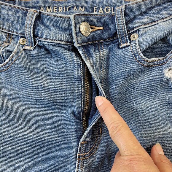 American Eagle Woman’s Blue Distressed mom jeans size 0 Regular - Picture 7 of 12